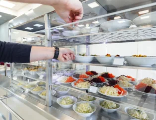 Jakie meble chłodnicze wybrać do małej gastronomii